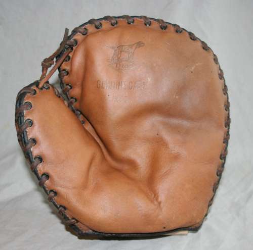 D&M 551 Basemitt Front Fred